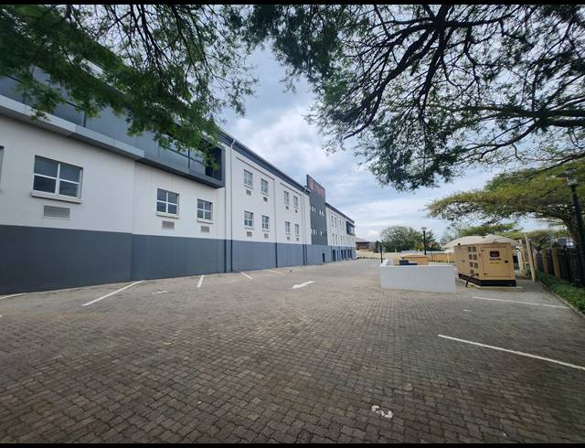 586M² OFFICE TO LET IN VORNA VALLEY